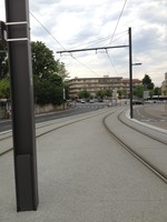 les voies du tram se rapprochent sans protection